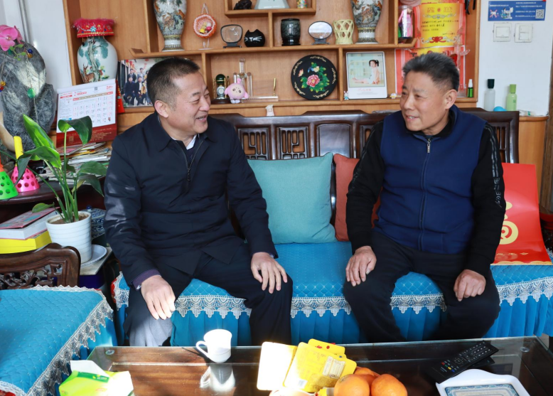 春節(jié)將至，宏河集團黨委走訪慰問老干部、困難黨員職工1